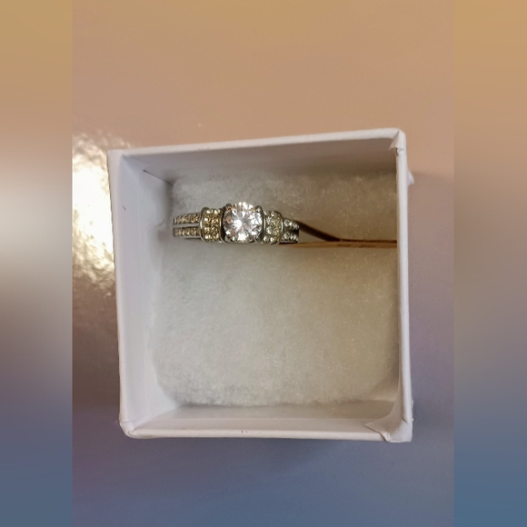 Silvertone diamond Princess Cut Ring, Sz 8 - Picture 3 of 3